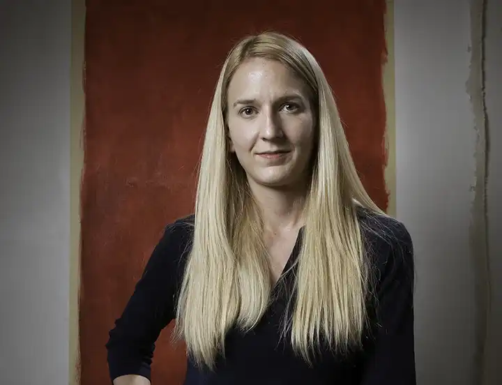 A photo of artist Diane Hanson taken by photographer Tim Mueller